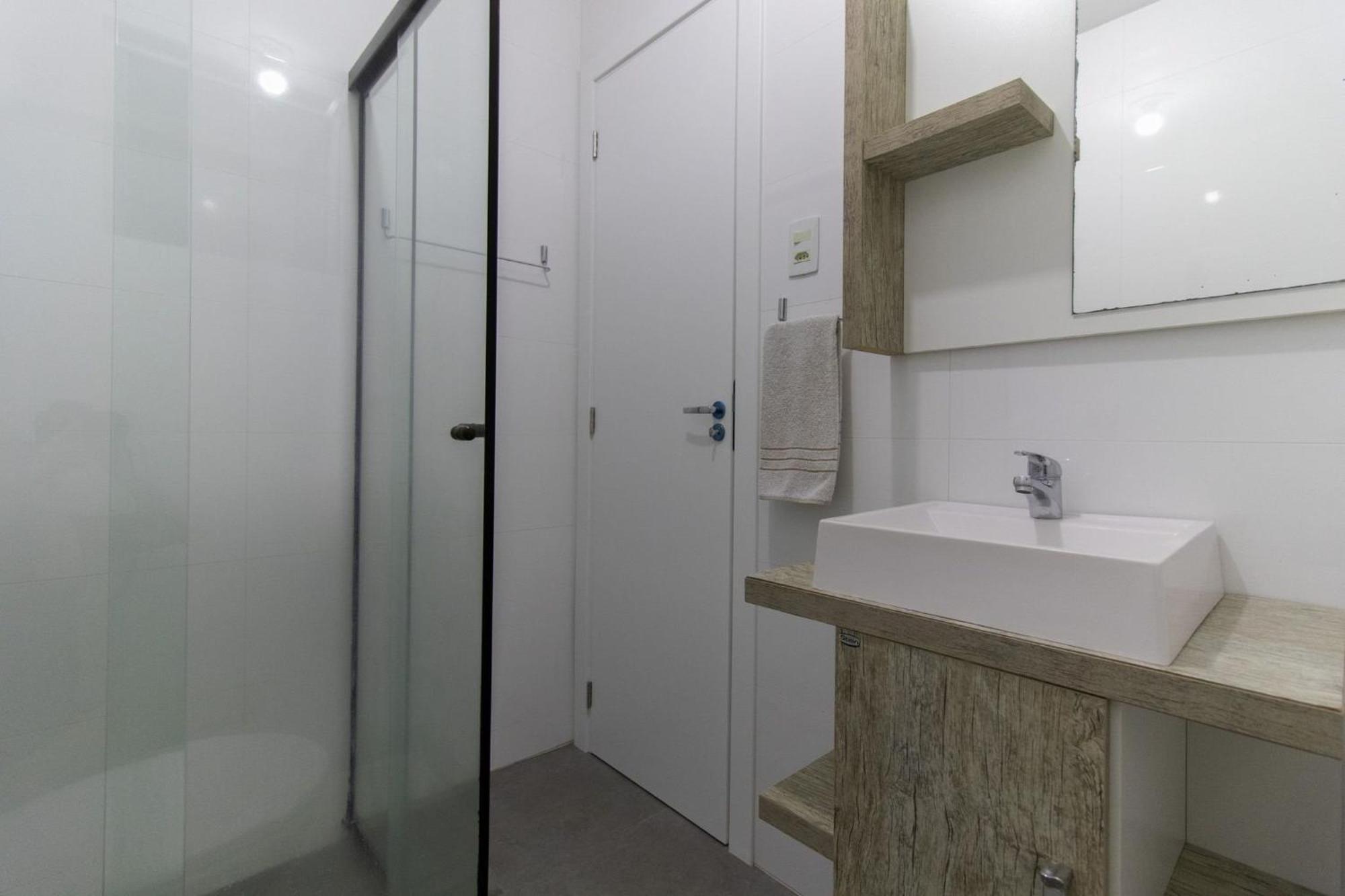 Apartamento Mtey83 - 1 Dorm, Av. Brasil, Climatizado, Garagem *
