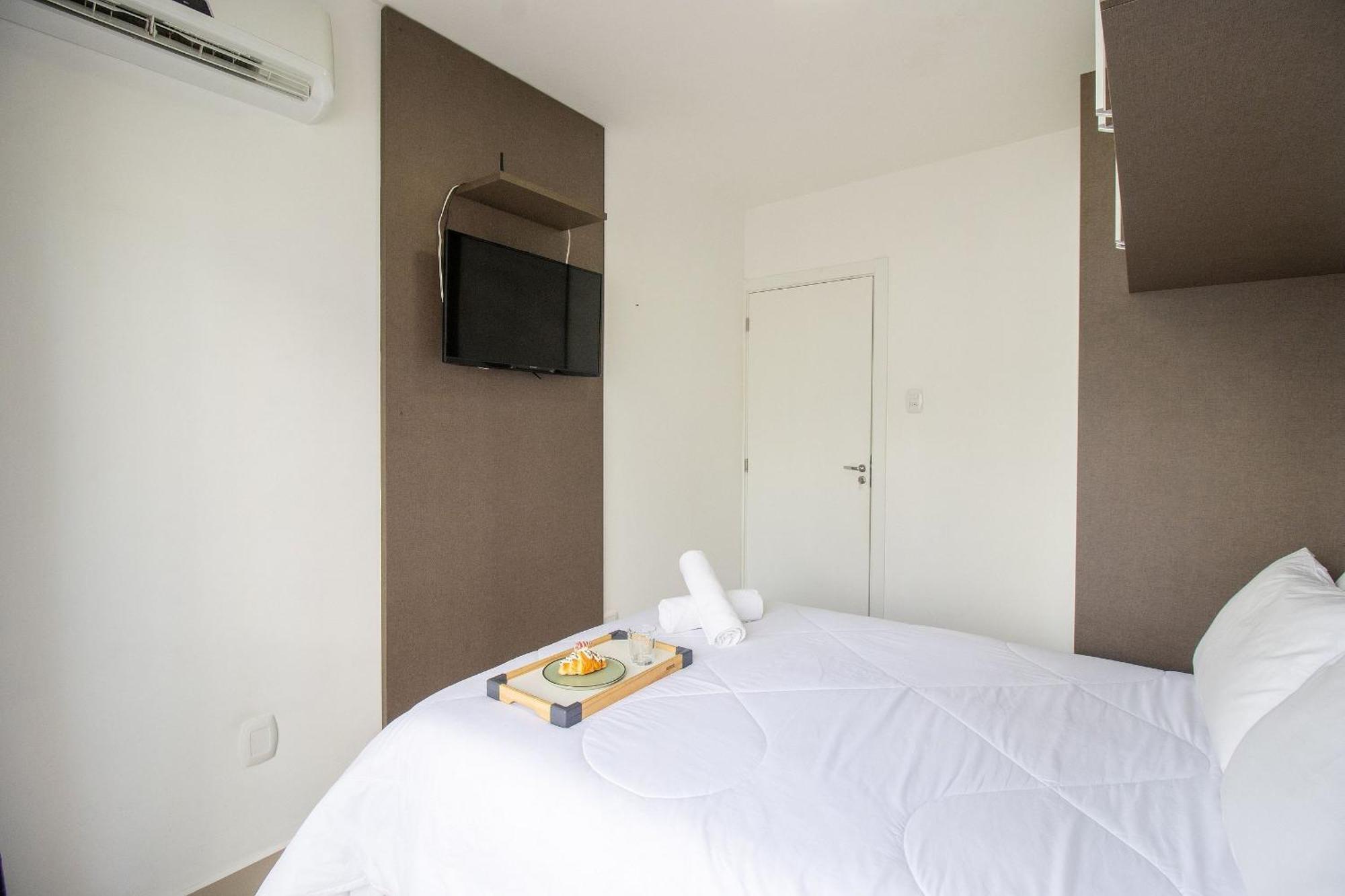Apartamento Mtey83 - 1 Dorm, Av. Brasil, Climatizado, Garagem *
